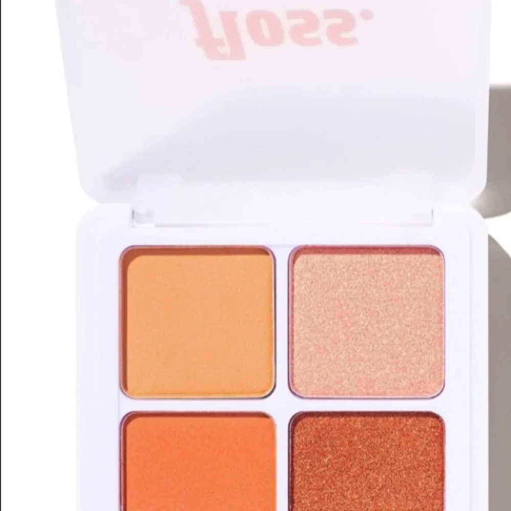 FLOSS Eyeshadow Squad in JUST PEACHY 🍑🍑
